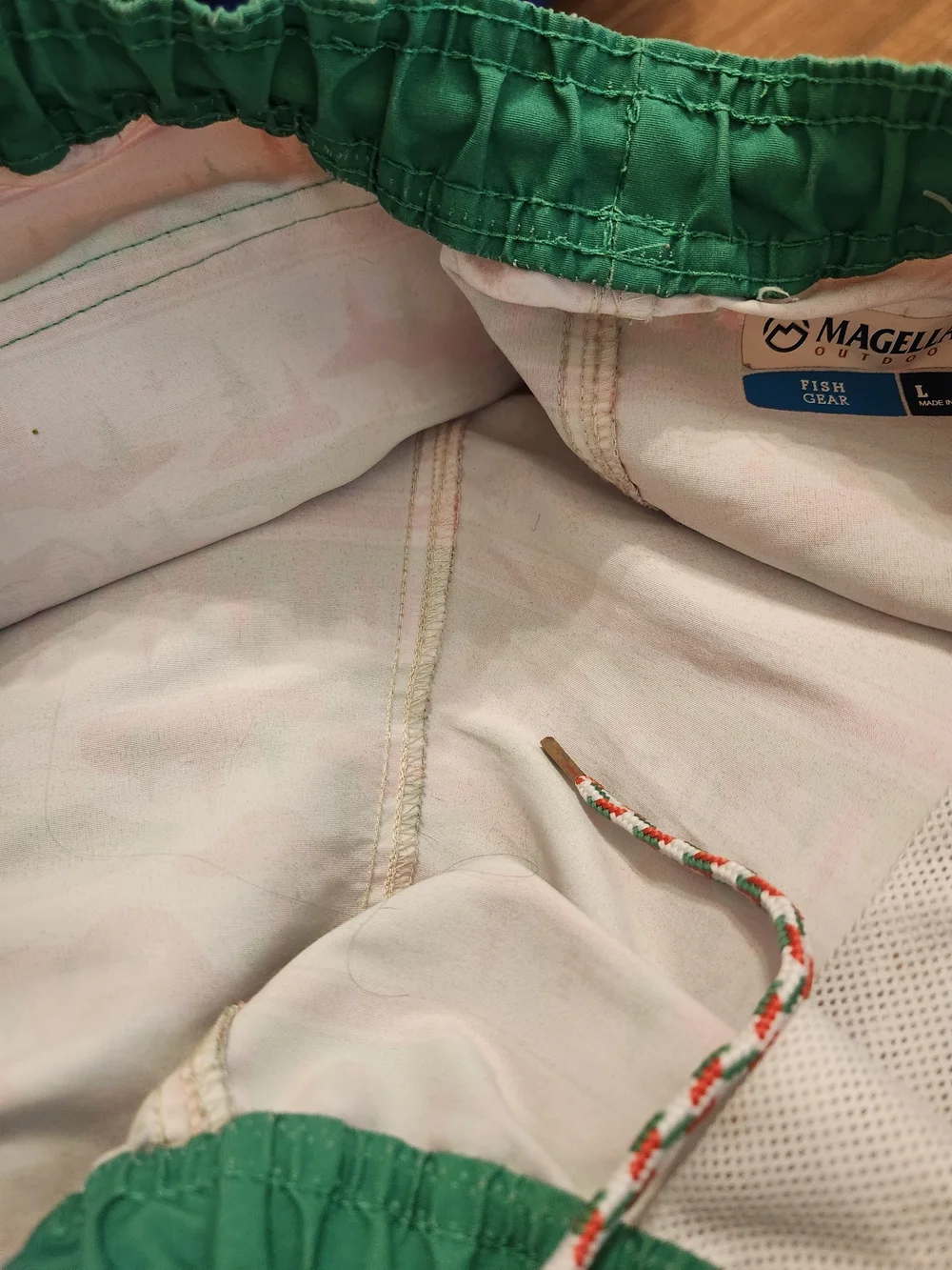 Magellan Fish Gear Men’s L Water Repellent Holiday Shorts Christmas Jeep